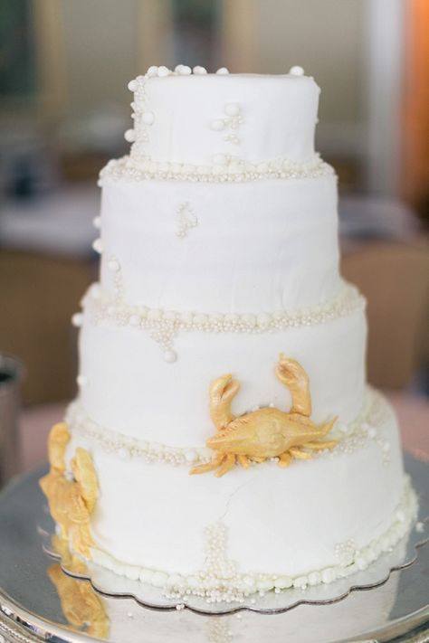 Gorgeous nautical wedding cake with golden crabs Crab Wedding, Nautical Wedding Cake, Wedding Cake Chic, Coastal Wedding Cake, Budget Beach Wedding, Nautical Wedding Cakes, Coastal Weddings, Nautical Wedding Inspiration, Coral Wedding Flowers