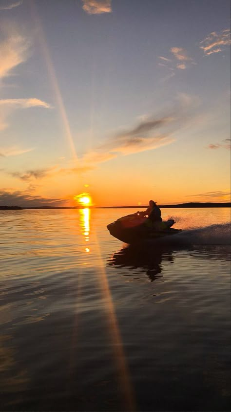 Jetski Aesthetic, Jet Ski Aesthetic, Go Pro Photography, Summer Pictures Beach, Abc Date, Jet Skies, Ocean Surfing, Ski Aesthetic, Jet Skiing