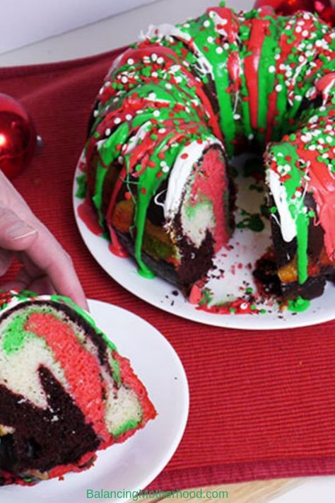 Christmas Bundt Cake Recipes, Christmas Desserts Cakes, Christmas Bundt Cake, Christmas Cupcakes Decoration, Peppermint Cake, Best Christmas Desserts, Bundt Cake Recipe, Holiday Desserts Table, Decorating Cookies