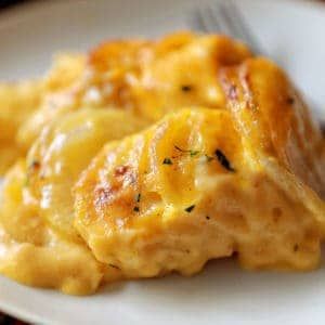 Crockpot Scalloped Potatoes, Cheesy Scalloped Potatoes Recipe, Easy Scalloped Potatoes Recipe, Scalloped Potatoes Easy, Cheesy Scalloped Potatoes, Scalloped Potatoes And Ham, Scalloped Potatoes Cheesy, I Am Baker, Scalloped Potato Recipes