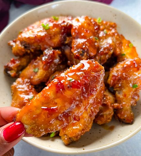 Sweet Chili Wings Recipe, Chili Wings Recipe, Sweet Chili Sauce Chicken, Chili Chicken Wings, Wings Video, Sweet Chili Chicken Wings, Spicy Chicken Wings Recipe, Sweet Chili Wings, Sweet Red Chili Sauce