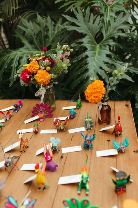 Latin Wedding Ideas, Japanese Mexican Wedding, Wedding Ofrenda Ideas, Mexican Wedding Dinner Ideas, Black Mexican Theme Wedding, Mexican Garden Party Wedding, Mexican Wedding Bridal Party, Salvadorian Wedding Traditions, Fiesta Wedding Decor