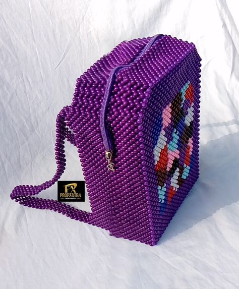 Beaded Backpack, Hand Beaded Bag, Beaded Shoes, Diy Bag Designs, Diy Bags Patterns, How To Make Purses, Diy Bags Purses, Crystal Bags, Beaded Boxes