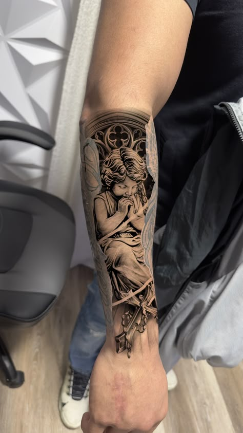 Angel Tattoo Arm, Angel Sleeve Tattoo, Armor Of God Tattoo, Band Tattoos For Men, Chicano Style Tattoo, Graffiti Tattoo, Mens Shoulder Tattoo, Jesus Tattoo, Greek Tattoos