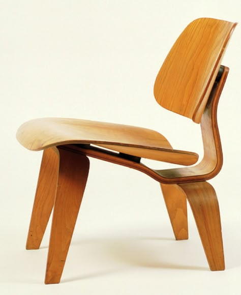 Charles and Ray Eames, 1945, LCW (Lounge Chair Wood), molded plywood, rubber, Herman Miller Furniture. Eames Lcw Chair, Lcw Chair, Eames Plywood Chair, Eames Lcw, Eames Furniture, Herman Miller Furniture, Charles Ray Eames, Plywood Chair, Vitra Design Museum