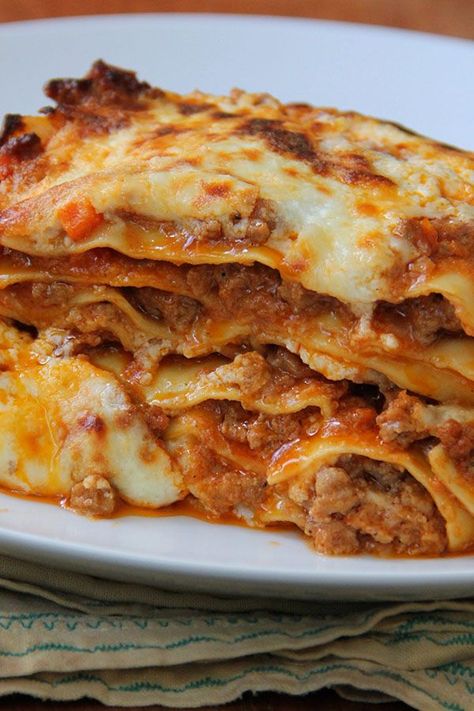 This pork lasagna recipe incorporates onions, carrots, garlic, pork, tomatoes, lasagna noodles, ricotta cheese and mozzarella balls to create the ultimate comfort food meets fall dinner. Whether you’re looking to eat this pasta recipe for a cozy fall dinner or pack it for lunch the next day, it’s a great choice for an Italian recipe.#italianrecipes #pastarecipes #lasagnarecipes #porklasagna #porkrecipes #comfortfood Lasange Recipe, Lasagna Food, Chicken Lasagna Recipe, Rice Meals, Lasagna Bolognese, Ground Pork Recipes, Lasagne Recipes, Ground Italian Sausage, Chicken Lasagna