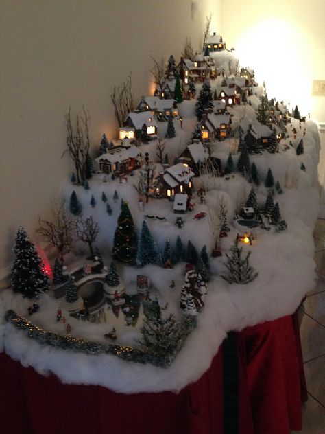 Christmas Village Layout, Small Christmas Village, Diy Christmas Village Platform, Village Layout, Christmas Village Display Ideas Diy, Christmas Tree Village Display, Christmas Village Display Ideas, Village Display Ideas, Diy Christmas Village Displays