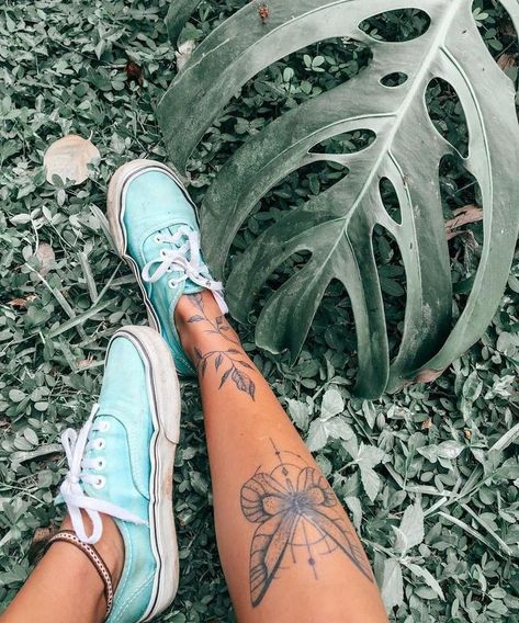 Boho Leg Tattoo, Small Zodiac Tattoos, Tattoos Silly, Silly Matching Tattoos, Tattoos Feminine, Tattoos Quote, Tattoos Fine Line, Tattoos Abstract, Feminine Shoulder Tattoos