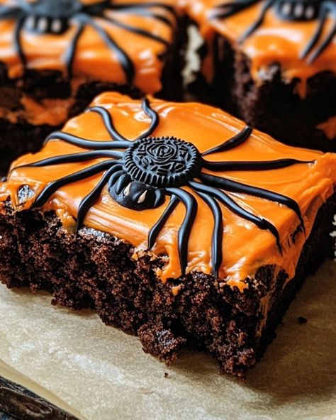 Orange Halloween Snacks, Fall Decorated Brownies, Spooky Brownies, Oreo Spiders, Decorated Brownies, Halloween Brownies, Halloween Oreos, How To Make Brownies, Orange Frosting