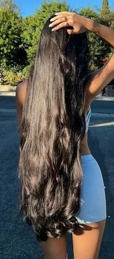 Summer Hair Style, V Shape Hair, Cute Summer Hairstyles, Long Shiny Hair, Classic Haircut, Long Hair Models, Silky Smooth Hair, Lustrous Hair, Glossy Hair