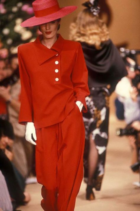 1970s Haute Couture, Yves Saint Laurent Designer, 1980’s Fashion, Yves Saint Laurent Couture, Outfit 90s, Red Suit, Saint Laurent Paris, Fashion 2020, Couture Fashion