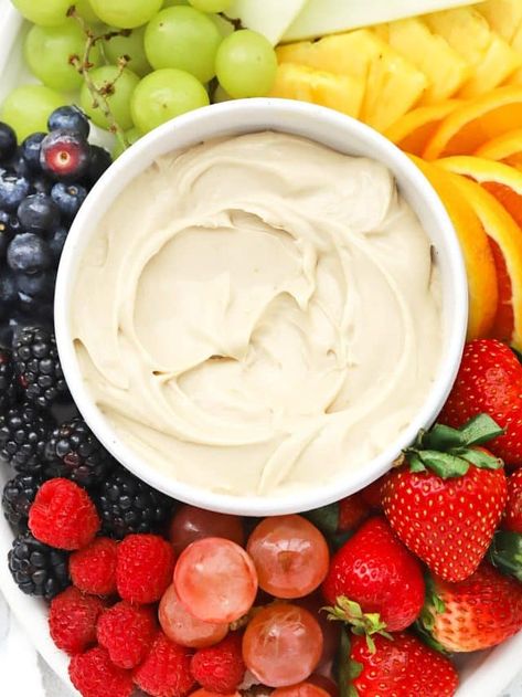 Brown Sugar Dip, Cream Cheese Fruit Dip Recipe, Homemade Caramel Corn Recipe, Dip Party, Yogurt Fruit Dip, Fruit Dip Recipe, Easy Fruit Dip, Cream Cheese Fruit Dip, Sugar Fruit