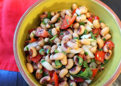 New Year's Day Food, Fresh Sides, Black Eye Pea, Traditional Coleslaw Recipe, Gf Salads, Lunch Bowl Recipe, Black Eyed Pea Salad, Recipes Beans, Salad Macaroni