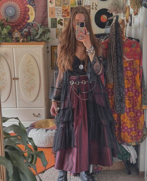 Gothic Bohemian Outfits, Boho Goth Style, Whimsic Gothic Outfits, Bohemian Witch Aesthetic, Witchy Summer Outfits, Modest Boho Outfits, Fancy Clown, Fantasy Core, Fair Outfit