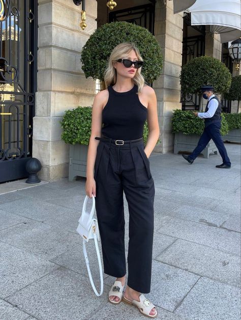 Paris Night Outfit, Luxury Outfits Women, White Sandals Outfit, Paris Street Style Summer, Luxurious Outfits, Look Office, Paris Summer, Classic Style Outfits, Fresh Outfits