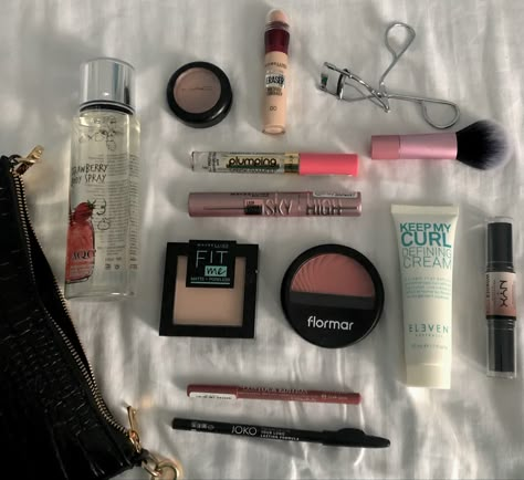 All I Need Makeup, Makeup Bag Essentials, Makeup Accesories, Makeup Is Life, Basic Makeup, Makeup Needs, روتين العناية بالبشرة, Makeup Makeover, Makeup Obsession