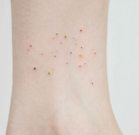 Star Freckle Tattoo, Confetti Tattoo, Nike Tattoo, Tattooed Freckles, Tattoos Infinity, Rainbow Tattoos, Aesthetic Tattoos, Dot Tattoos, Star Constellation