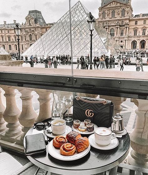 Breakfast with a view Gucci Marmont Bag, Society Social, Best Designer Bags, Paris Cafe, Gucci Marmont, Louvre Paris, Travel Beauty, Paris Travel, France Travel