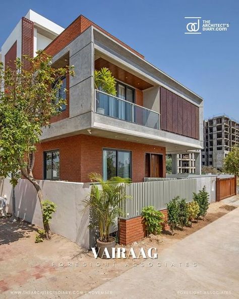 The Architect's Diary on Instagram: "Today's featured TRADITIONAL INDIAN TOUCHES AMALGATED WITH WESTERN AND CONTEMPORARY DESIGNS | @foresight_associates Designed by : Foresight Associates Project Type : Residential Project Name : VAIRAAG Location : Bill-road -Vadodara Year Built : April-2022 Project Size : 3690 Sq.ft Client Name : Mr Gaurang Patel Principal Designers : Shivali Agrawal, Kunal Patel & Azaz Saleh Text Credit : Khevana Dixit Photography Credit : @tejasshahphotography Products / Aesthetic House Exterior, Simple House Exterior, Frank Gehry Architecture, Gehry Architecture, Concrete Exterior, Compound Wall, Designer Decor, Building Elevation, Brick Exterior House