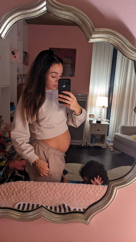 Pregnancy journey. Nursery. 16 weeks pregnant. 4 months pregnant. Latinas. Star. Model. Actress. Mama. 4 Months Pregnant, 16 Weeks Pregnant, 16 Weeks, Weeks Pregnant, Pregnancy Journey, Pregnancy Week By Week, 4 Months, Nursery, Mirror Selfie