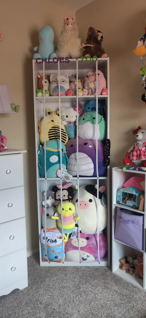 Storing Teddies In Bedroom, Stuffed Toy Organization, Stuffed Toy Organization Ideas, Stuffed Animals On Shelves, Build A Bear Storage Ideas, Ways To Organize Stuffed Animals, Unique Stuffed Animal Storage, Diy Stuffy Storage, Closet Stuffed Animal Storage