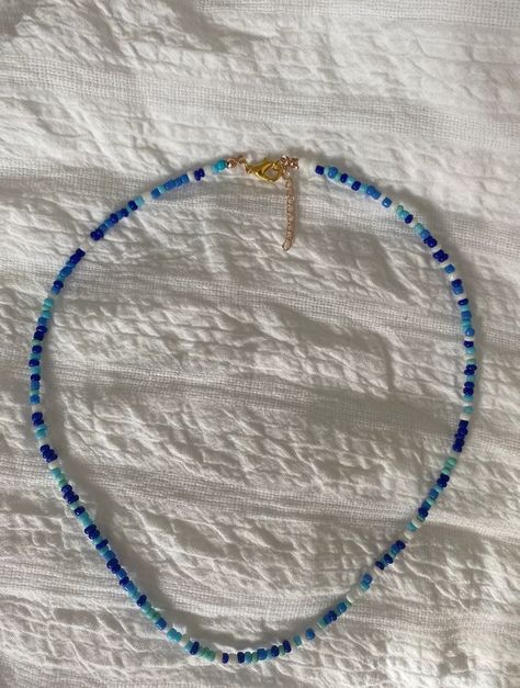 A handmade mama mia inspired beaded necklace! this is perfect for a gift andlookss lovely on. Beachy Necklace, Preppy Bracelets, Jewerly Beads, Bead Charms Diy, Mama Mia, Inspired Necklace, Jewelry Accessories Ideas, Handmade Wire Jewelry, Seed Bead Necklace