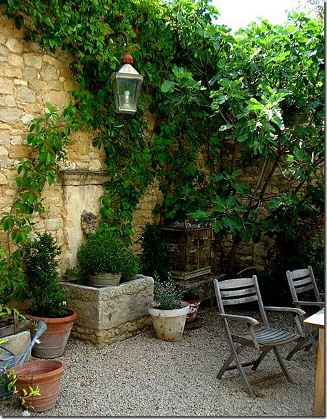 patio living...this would be a relaxing place to read or do some homework.....or just read! Romantic Gardens, Patina Farm, Tuscan Garden, Garden Vines, Gravel Garden, Walled Garden, Italian Garden, Farm Design, Mediterranean Garden