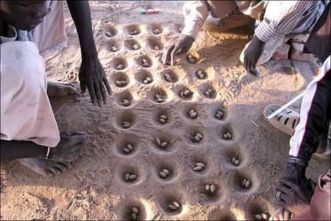 GoldFeather Blog: Mancala! Landscape For Kids, Desert Homestead, Indigenous Games, Games From Around The World, Mancala Game, African Pots, African Origins, Pots Clay, Vintage Board Games