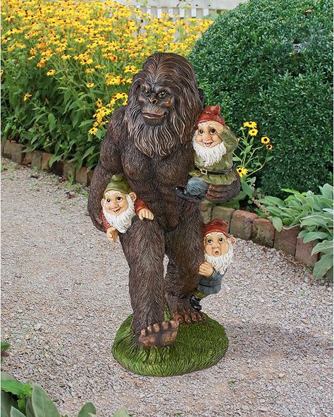 BIGFOOT + GARDEN GNOMES = BFFs - Famous cryptozoology icons meet face to face when a bunch garden gnomes make finding bigfoot their quest Funny Garden Gnomes, Lawn Gnome, Pie Grande, Bigfoot Art, Garden Gnomes Statue, Outdoor Garden Statues, Gnome Statues, Lawn Ornaments, Garden Gnomes