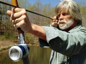 Improvised Bowfishing Reels Bow Hunting Tips, Bow Fishing, Fishing Hacks, Deer Hunting Tips, Coyote Hunting, Deer Hunting Blinds, Pheasant Hunting, Bowfishing, Hunting Tips