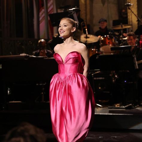 Last night, @ArianaGrande turned out her most enchanting look to date, and for no small occasion. In honor of her third time hosting @SNL, the pop star pulled out all the stops in a pink dress from Thierry Mugler’s fall 1982 collection sourced by @lilyetcie. Tap the link in our bio for more on her wicked vintage moment. Mugler Gown, Ariana Grande Snl, Vintage Mugler, Sam & Cat, Magenta Dress, Satin Set, Pink Palette, Celebrity Culture, Cat Valentine