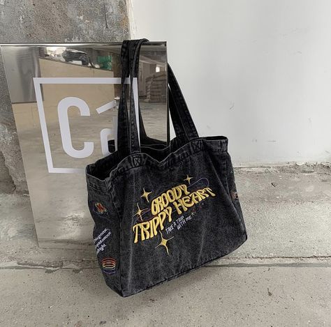 Grunge Style Aesthetic, Bags Embroidery, Gothic Mode, Bag Jeans, Denim Embroidery, Denim Bags, Female Shoulder, Hello Kitty Bag, Bag Pack