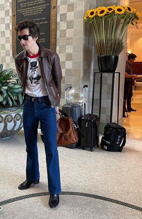 Alex Turner Style, Alternate Aesthetic, Rockstar Outfit Men, Concert Outfit Men, 70s Fashion Men, 70s Outfit, Pinterest Fits, Jools Holland, Bootsy Collins