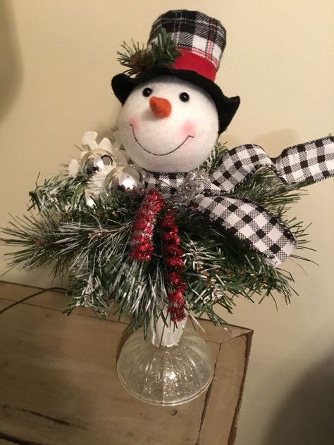 Made this on a thrift shop candlestick! Diy Snowman Tree Topper, Christmas Candlesticks Ideas, Candlestick Snowman, Bedspring Ideas, Snowmen Centerpieces, Candlestick Arrangements, Christmas Floral Arrangements Diy, Christmas Party Centerpieces, Christmas Bazaar Crafts