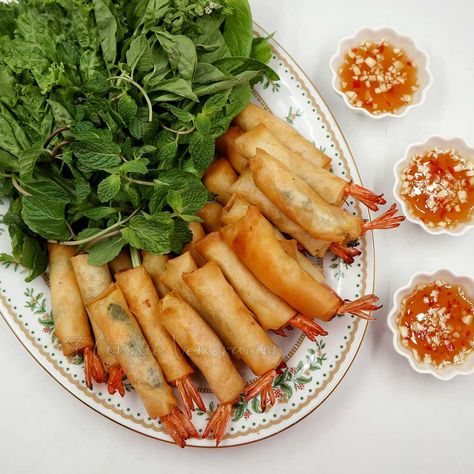 Vietnamese Shrimp Rolls, Spring Rolls Shrimp, Vietnamese Shrimp, Crawfish Recipes, Shrimp Spring Rolls, Vietnamese Spring Rolls, Shrimp Rolls, Spring Roll Wrappers, Spring Roll Recipe