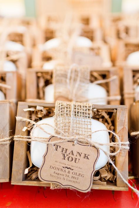 The bride made the soap favors herself since she works as a perfumer. She tied them with twine and handmade thank you labels and packaged them in small crates. Soap Souvenir, Wedding Favor Sayings, Soap Store, Practical Wedding Favors, Homemade Wedding Favors, Soap Wedding Favors, Creative Wedding Favors, Inexpensive Wedding Favors, Wedding Favors And Gifts