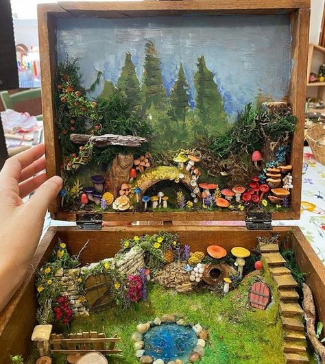 Fairy Garden Box, Mint Tin Crafts, Forest Crafts, Jewelry Box Makeover, Fairy Box, Disney Enchanted, Fairy House Diy, Diy Doll Miniatures, Shadow Box Art