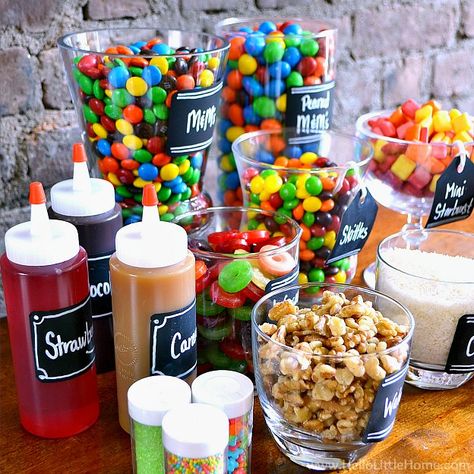 Looking for ways to have an amazing party on a super tight budget? These cheap and easy party food ideas are perfect if you're looking for cheap party food for a crowd. Ice Cream Party Bar Display, Ice Cream Sundae Bar Ideas, Sundae Bar Ideas, Diy Ice Cream Bar, Ice Cream Sundaes Toppings, Sundae Party, Birthday Cake Alternatives, Sundae Toppings, Easy Dessert Bars