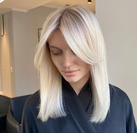 Blonde Hair Color Medium Length, Bright Blonde Short Hair, Hair Color Ideas Platinum Blonde, Short Platinum Hair, White Blonde Hair Color, Silver Hair Color Ideas, Ash Blonde Hair Colour, Platinum Blonde Hair Color, Silver Blonde Hair