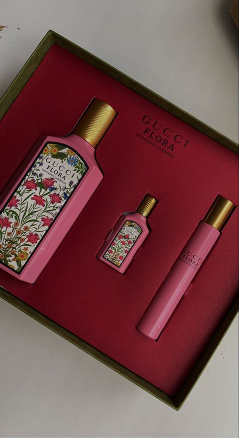 Gucci Flora Gorgeous Gardenia, Gucci Flora, White Gardenia, Fragrances Perfume Woman, Perfume Collection Fragrance, Shower Skin Care, Body Smells, Celebrity Perfume, Perfume Scents