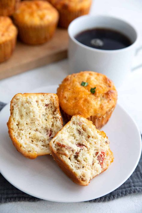 Keto Cottage Cheese Muffins with one broken open on a white plate. Savory Cottage Cheese Muffins, High Protein Breakfast Muffins, Savory Cottage Cheese, Protein Breakfast Muffins, Keto Cottage Cheese, Cottage Cheese Muffins, Slow Cooker Breakfast Casserole, Low Carb Granola, Cheese Buns