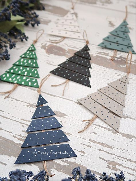 DIY Modern Christmas Tree Ornaments from Craft Sticks Stick Christmas Trees, Craft Stick Projects, Stick Christmas Tree, Diy Christmas Ornaments Easy, Bracelet Craft, Craft Sticks, Diy Christmas Ornament, Modern Christmas Tree, Handmade Christmas Tree