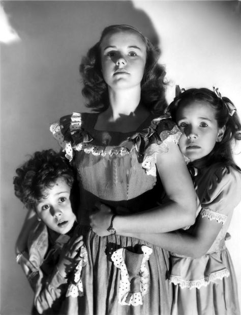 Dean Stockwell, Connie Marshall & Peggy Ann Garner - HOME, SWEET HOMICIDE ©2019bjm Peggy Ann Garner, Dean Stockwell, Hollywood Photo, Old Hollywood, Dean, Hollywood