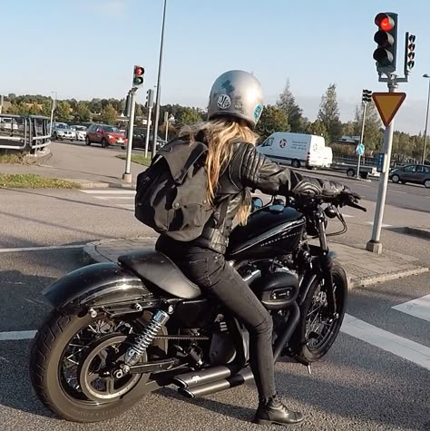 Sportster girl! @idaliol #nightster #bobber #motorcycle #harleydavidson #hd #girl #women #biker #bikersofinstagram #bikers #sportster Harley Davidson Bobber, Harley Davidson Birthday, Harley Davidson Roadster, Harley Davidson Crafts, Мотоциклы Harley Davidson, Harley Davidson Fatboy, Classic Harley Davidson, Indian Motorcycles, Harley Davidson Chopper