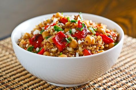 Roasted Red Pepper and Feta Quinoa Salad Feta Quinoa, Quinoa Dishes, Closet Cooking, Quinoa Salad Recipes, Roasted Red Pepper, Quinoa Recipes, Roasted Red Peppers, Quinoa Salad, Easy Salads