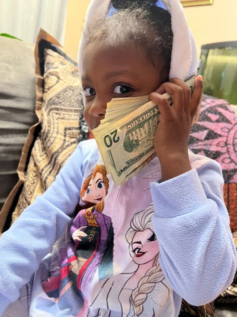 Baby With Money, Kids With Money, Money Pics, Face Pics, Cute Black Babies, Kids Money, Money Pictures, Human Babies, Presbyterian Church