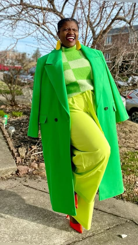 Plus Size Monochromatic Outfits, Green Monochrome Outfit, Colorful Style Outfits, Bright Colored Outfits, Colour Blocking Fashion, Modest Casual Outfits, Outfit Inspiration Women, Monochromatic Fashion, Holiday Outfits Women