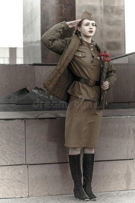 Ww2 Women, Ww2 Soldiers, Workwear Vintage, Women's Uniforms, Army Women, Female Soldier, Army Uniform, Army Girl, Girls Uniforms