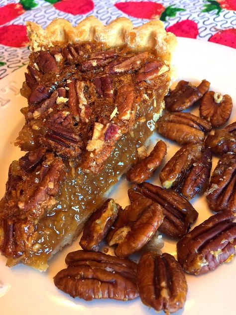 How To Make Pecan Pie Without Corn Syrup Pecan Pie Recipe Without Corn Syrup, Pecan Pie Ingredients, Pecan Pie Recipe Southern, Perfect Apple Pie, Southern Pecan Pie, Best Pecan Pie, Pecan Pie Easy, Buttery Pie Crust, Pecan Pie Filling