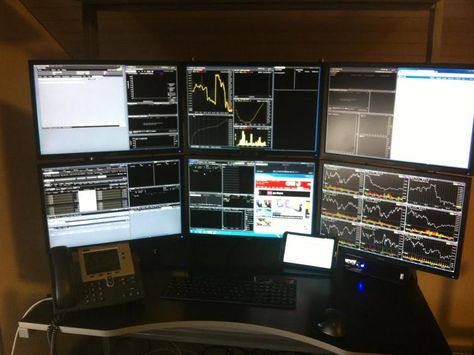 More Trading Desk Setups - Business Insider Trading Home Office, Trading Setup Home Office, Day Trading Setup Home Office, Day Trading Setup, Trading Screen, Home Office Video, Computer Room Ideas, Trading Office, Small Office Room